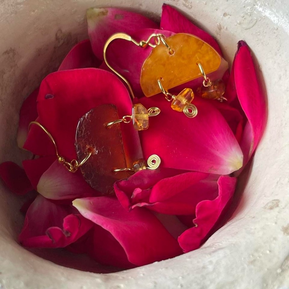 Gold Amber Earrings - Picture 4 of 4